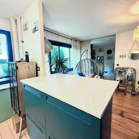 Appartement Cosy Flat, Quiet Place, Next To Market & Bakery Parijs