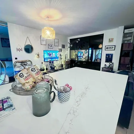 Apartamento Cosy Flat, Quiet Place, Next To Market & Bakery